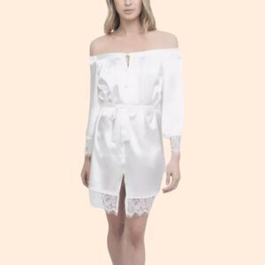 Le Laurier Bridal Hair Makeup Robe